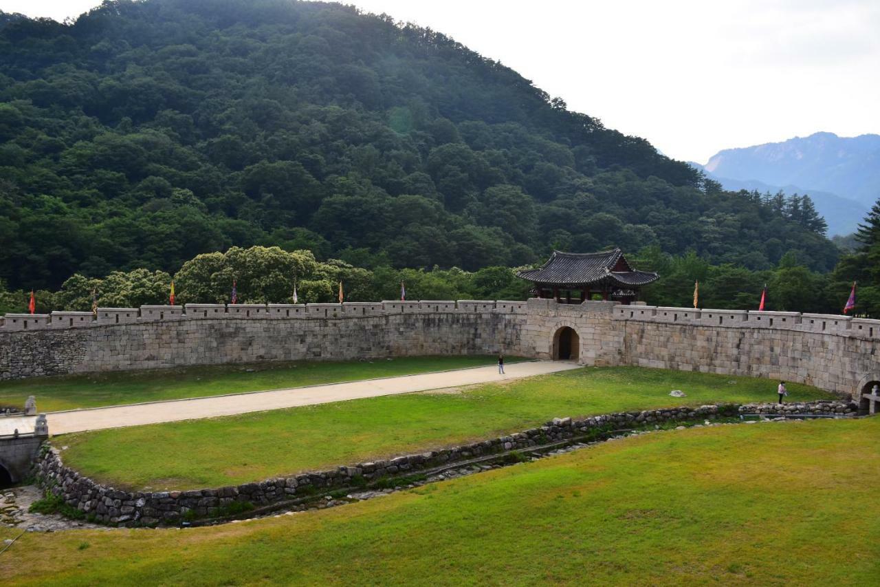 Sungbo Youth Hostel Mungyeong Exterior foto